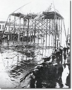 Collapse of the light tower in a 1915 gale (image from the City of San Jose)