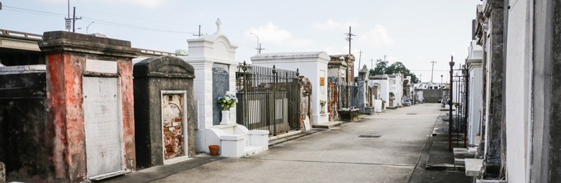 This large aisle bisects Cemetery no. 2.