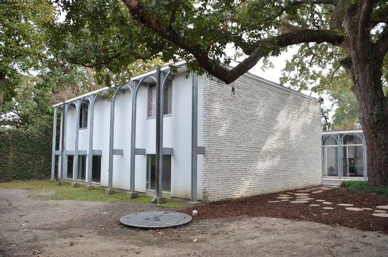 View of a portion of the Nathaniel C. & Frances Curtis, Jr., House as seen from outside