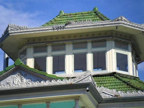 A close-up of the third floor pilot's house which provides an excellent view of traffic along the Mississippi River.