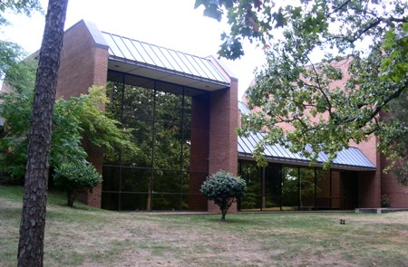 Congregation Bnai Israel's current temple, built in 1975.