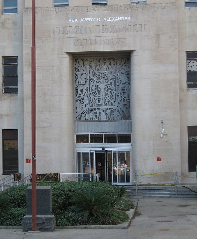 Main entrance to the hospital in 2005 (Infrogmation)