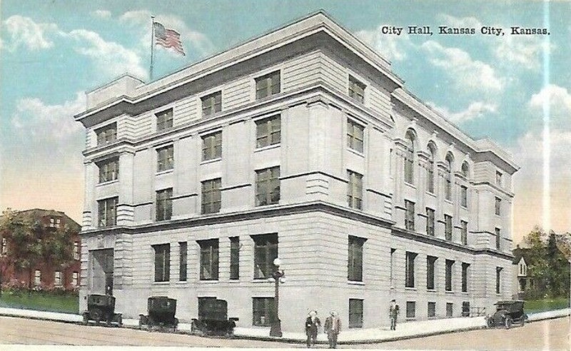 A postcard of City Hall in the 1920s