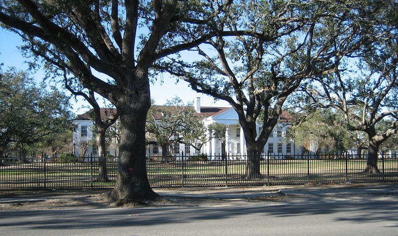 Dillard campus as seen from Gentilly Blvd. 