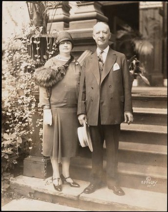 Governor Al Smith and First Lady Catherine Smith on the steps of the Executive Mansion.