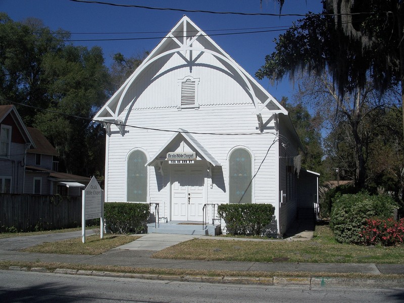 The original synagogue, built in 1888, is now a Baptist church.