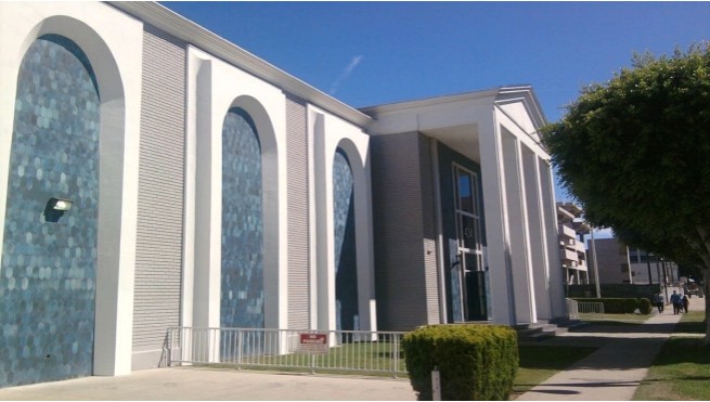 The Islamic Center of Southern California is among the largest mosques in the state.