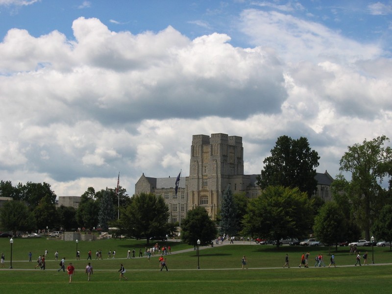 Drillfield, looking towards Burruss Hall; image by Christopher Bowns (https://www.flickr.com/photos/cipherswarm/) via Flicker 2.0 Creative Commons