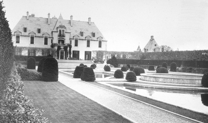 Oheka Castle c. 1915. (source: Library of Congress, American Memory)