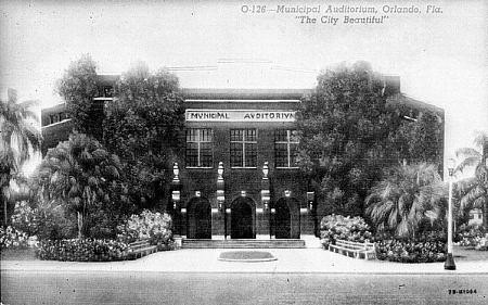 How the Bob Car Theater looked around 1930
