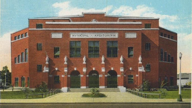 Color Postcard of the Orlando Municipal Theater