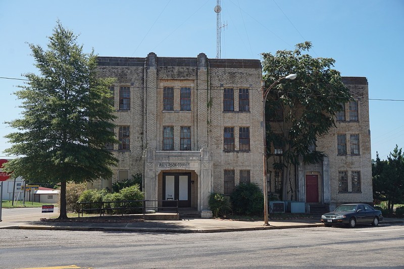 Anderson County Jail was built in 1931 and is a fine example of Art Deco architecture.