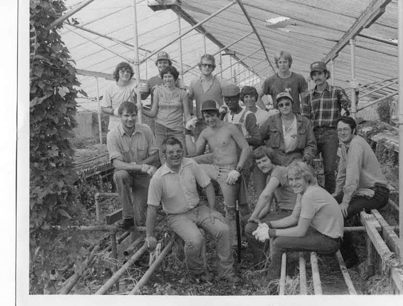 Students and faculty ready to remove the greenhouse in 1977.