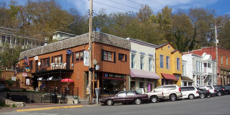 102 Main Street is the middle building in pink. This was before the building became known as SoMA.