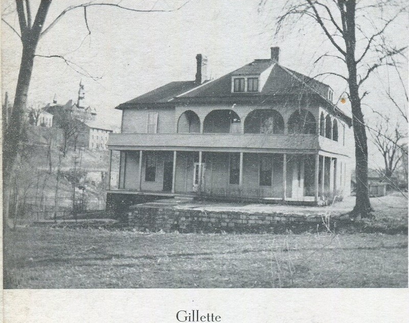 A photo taken of the front entrance of Gillette Cottage from street view.