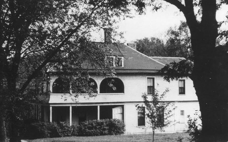 Photo taken of the side on Gillette Cottage.