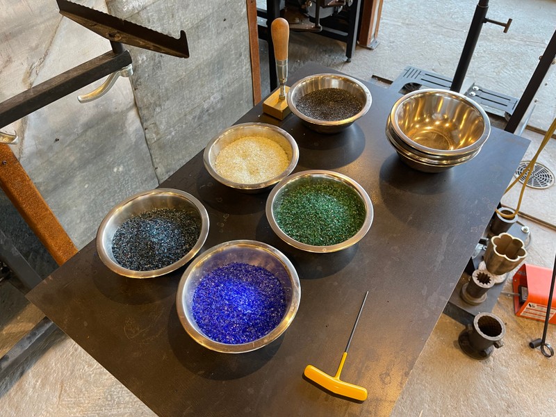 Tableware, Table, Circle, Drinkware