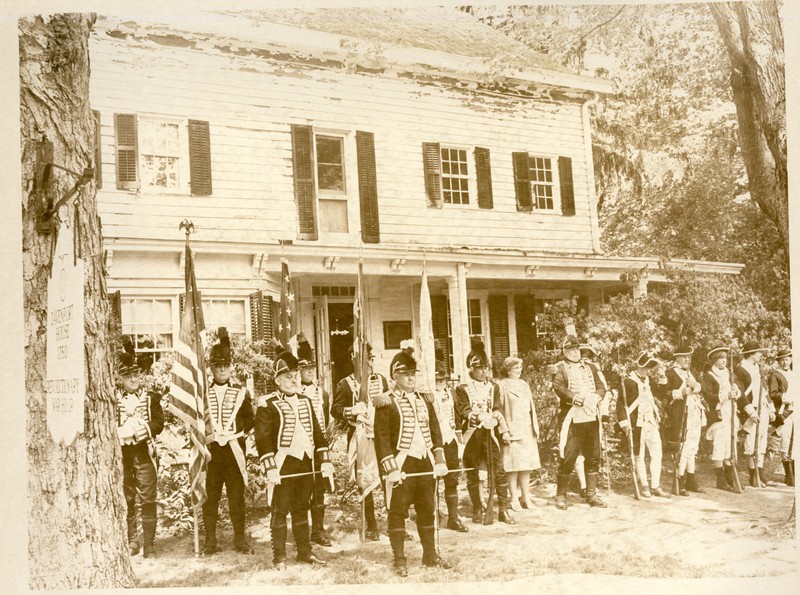 Davenport House with Reenactors 