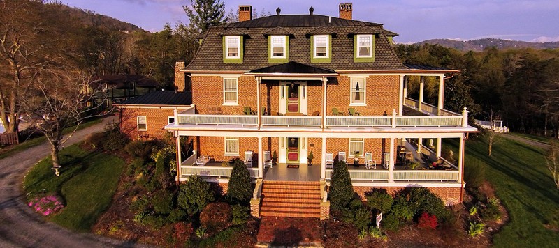 Photo of the Reynolds Mansion in its current state as a Bed and Breakfast Inn.
