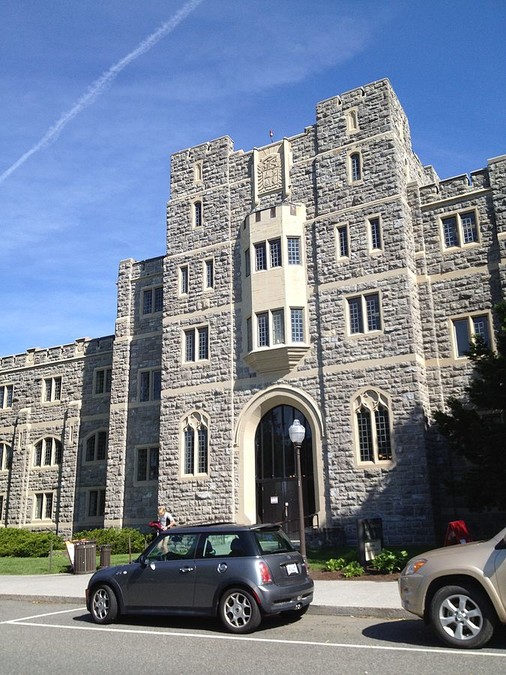 War Memorial Hall is also known as the War Memorial Gymnasium; image by Eric T Gunther - Own work, CC BY 3.0, https://commons.wikimedia.org/w/index.php?curid=19239950