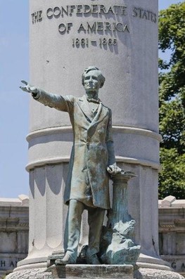 Bronze statue of Jefferson Davis in his monument.