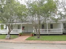 The Sterne-Hoya House was built in the 1830s and is today a museum.