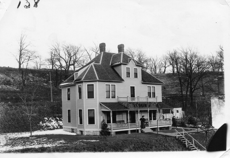 A photo of Hilltop House.