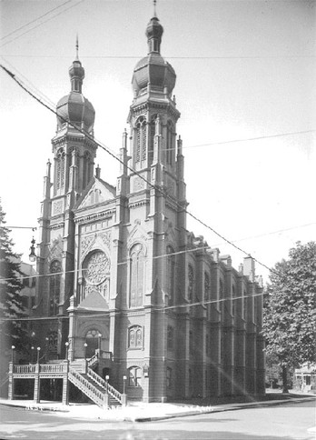 The 1889 temple. It was destroyed in a fire in 1923.