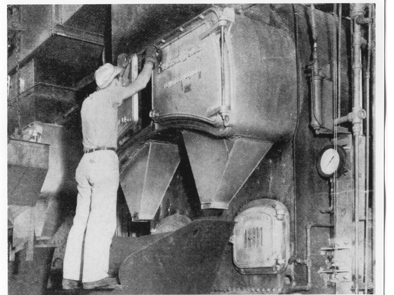 Photo of the furnace in operation.