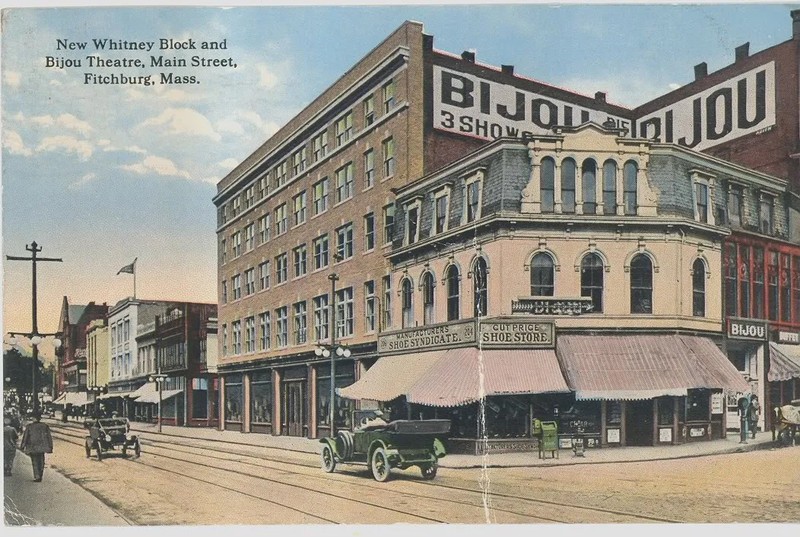 Building, Sky, Wheel, Motor vehicle