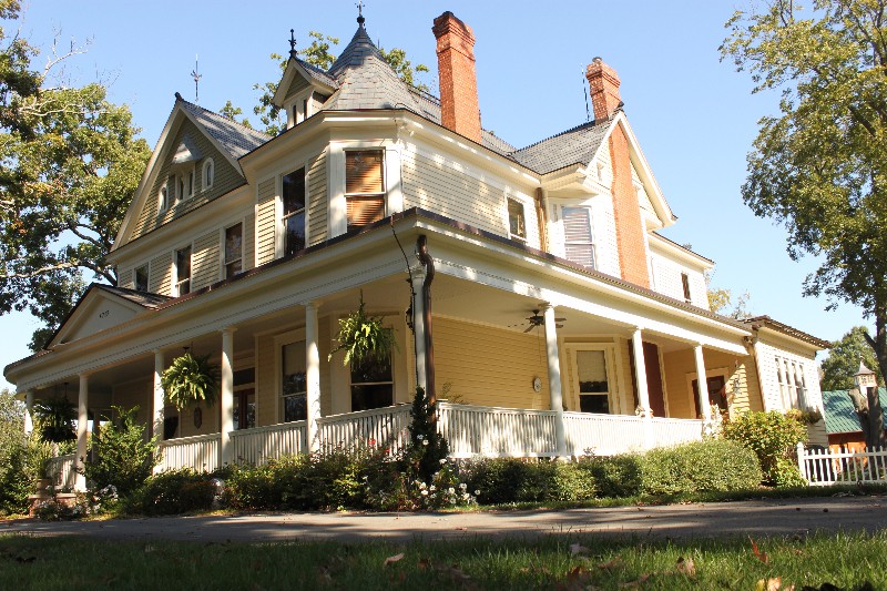 Alexander House current restored appearance. Photo from alexanderhomesteadweddings.com