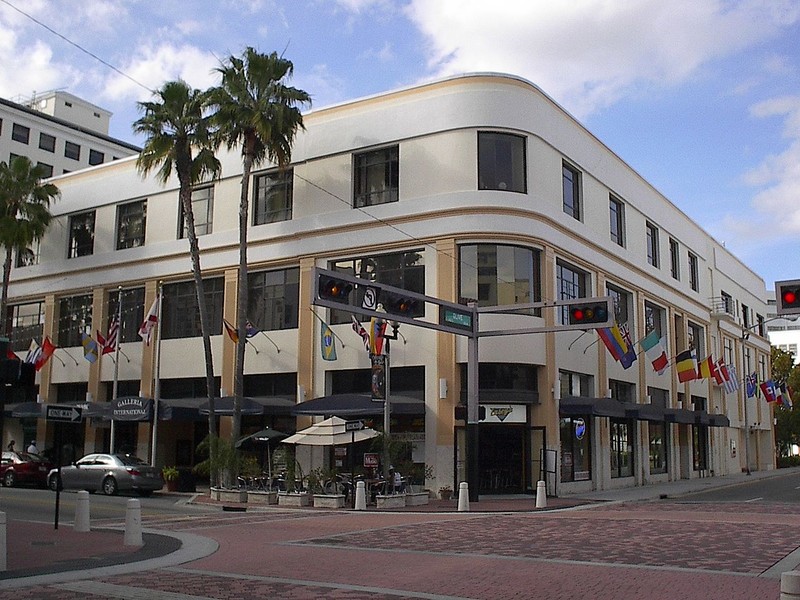 The historic Hatch's Department Store Building is a fine example of Moderne architecture.