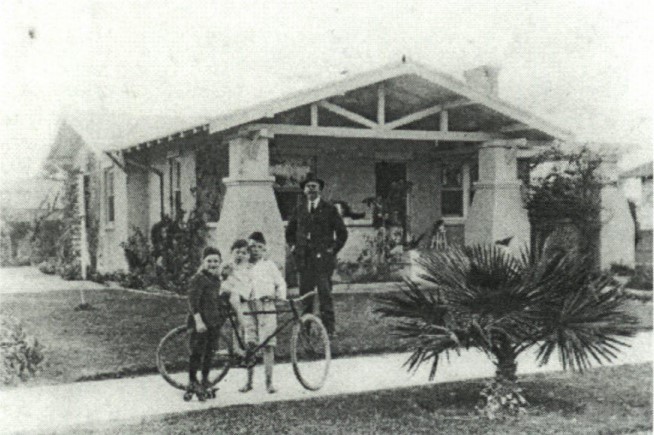 circa early 1920s photo of Wood Family in front of Gregg Wood House (THC Historical Marker Files)