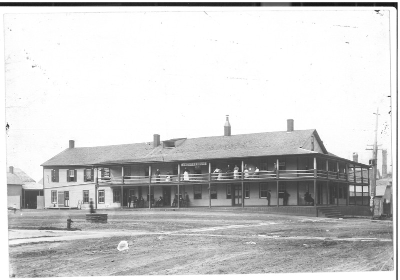 The American House hotel stood on this spot from 1823 to 1916, when it went out of business and was demolished. 