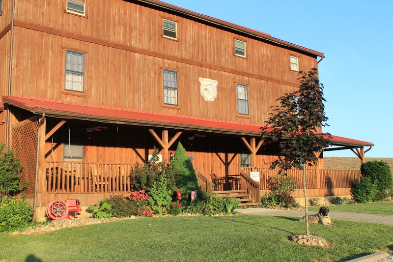 The winery offers wine and craft beer sampling.