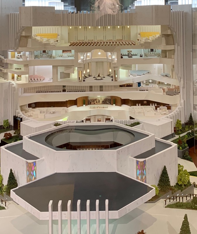 Model of interior of temple by Epachamo, Wikimedia Commons (CC0)