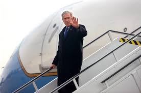 Former president Bush is leaving Air Force One at Harrisburg International Airport.