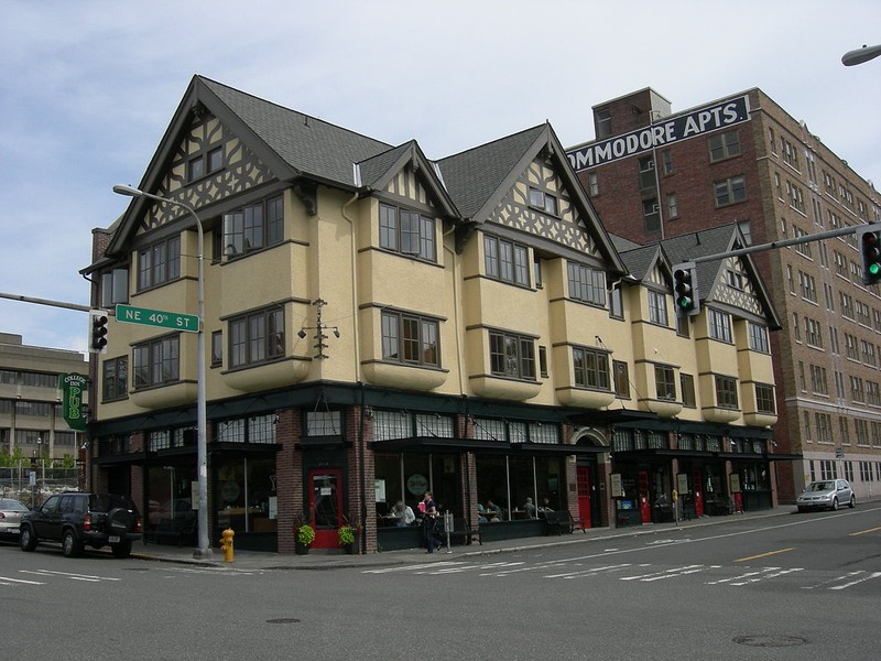 Source: https://upload.wikimedia.org/wikipedia/commons/thumb/1/1b/Seattle_-_College_Inn_05.jpg/1200px-Seattle_-_College_Inn_05.jpg