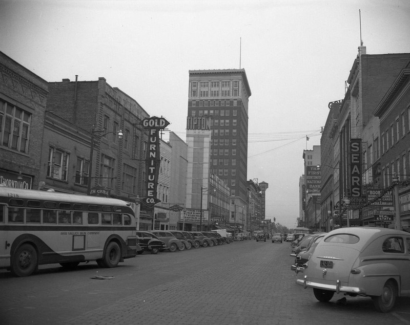 4th Avenue, looking east at the Tipton sign