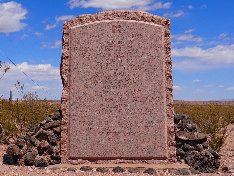 Memorial to the lives lost in the battle of Valverde.