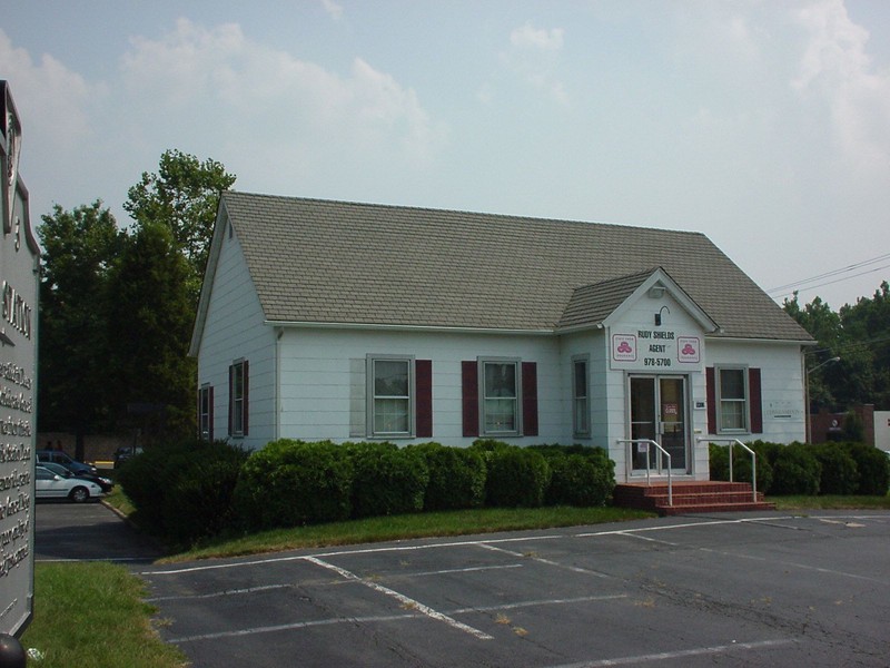 The Burke's Station building in 2005