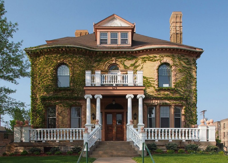 Built in 1887, the Hinkle-Murphy House was the first Georgian style structure in Minnesota.