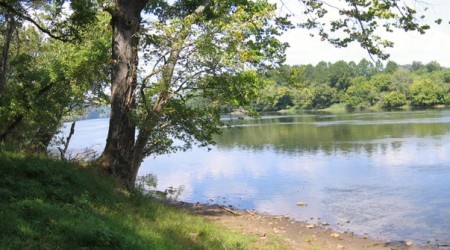 New River bank on Ingles Farm
"ingles_02-450x250" via: VirginiaOutdoorsFoundation