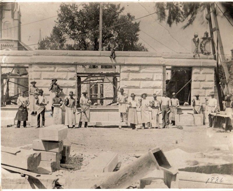 Building the Courthouse 1886