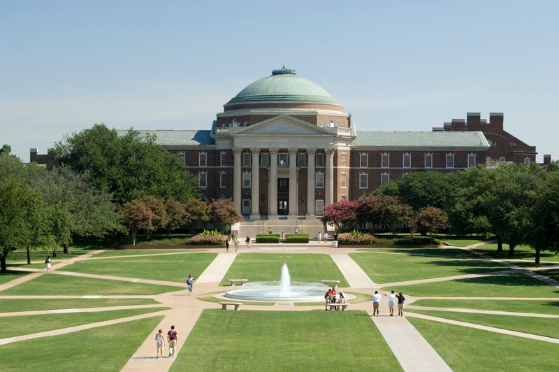 Dallas Hall opened in 1915 and was so large that it is the origin of the school's nickname, "The Hilltop."