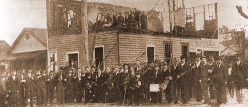 White supremacists rally in the streets of Wilmington to burn the Daily Record.
1898 Wilmington Race Riot Commission - Public Hearings. (2017). History.ncdcr.gov. Retrieved 30 March 2017, from http://www.history.ncdcr.gov/1898-wrrc/hearings.htm