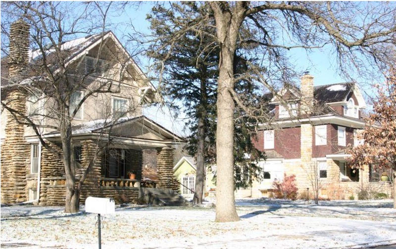 2008 photo of another two historic houses in Breezedale H.D. (KHRI)