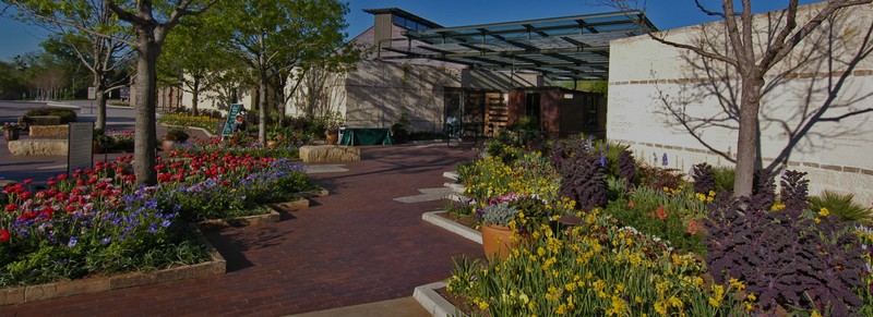 The Trammell Crow Visitor Education Pavilion greets visitors to the arboretum. 