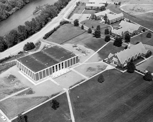 Aerial view of the nearly complete Library on Boise Junior College campus, 1964.