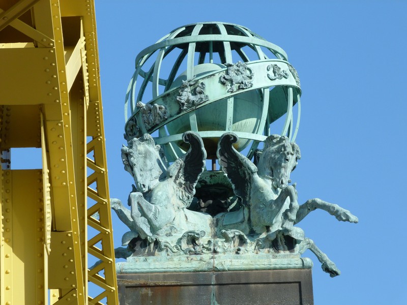 A close-up of one of the four Leo Lentelli sculptures that sit atop each of the bridge's portal towers.